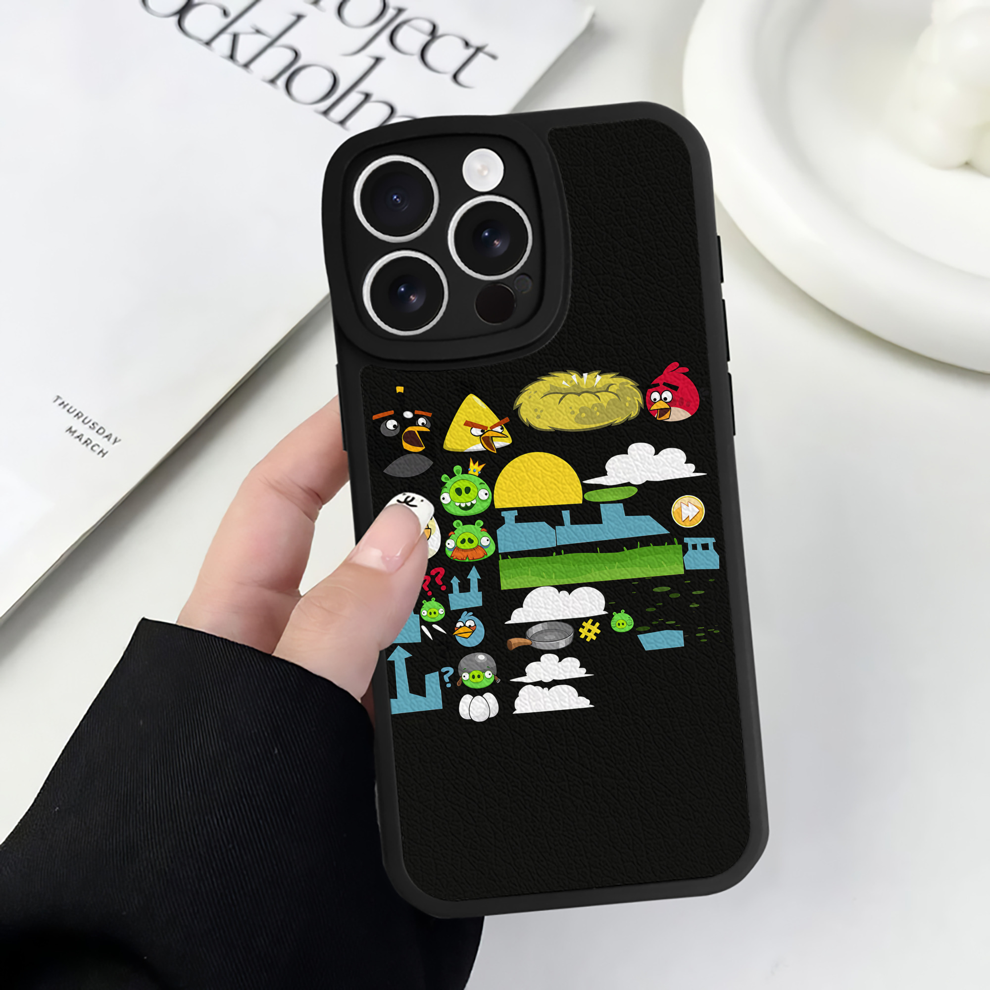 （画像用） Angry Birds アングリーバード 【iPhone 16シリーズ対応】シリコンスマホケース（レザー調） 材質：シリコン